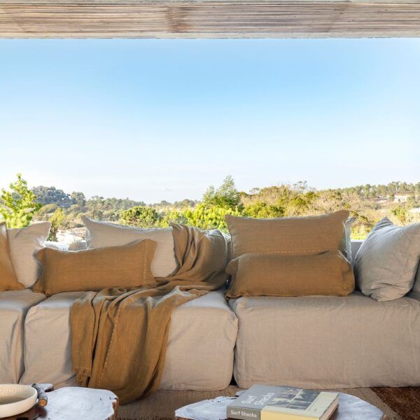 3701501328514-coussin-comics-30x60---honey