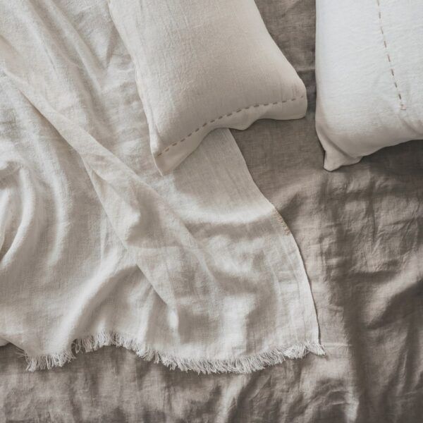 3701501328514-coussin-comics-30x60---honey