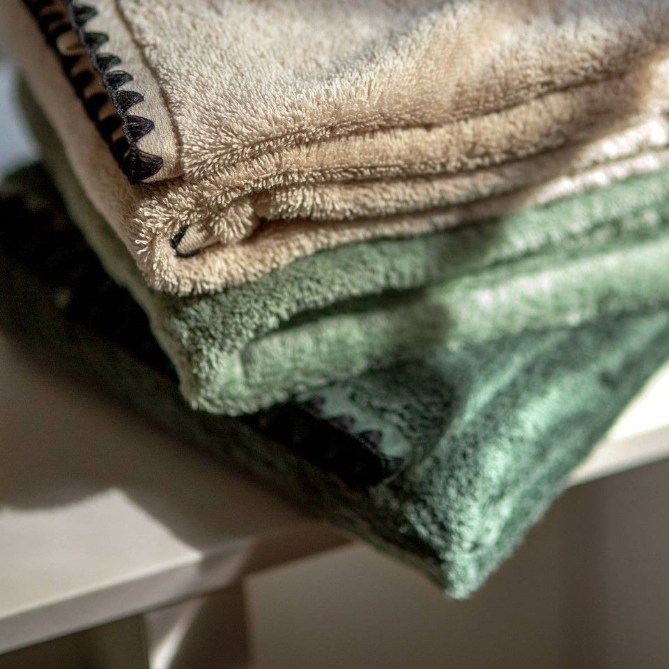 3662049129059-serviette-90x140-issey---gold