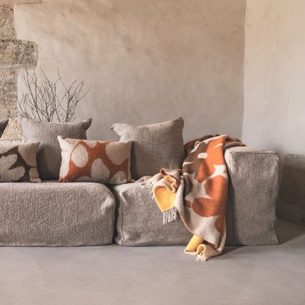 2000049119013-plaid-madonne---138x220---camel