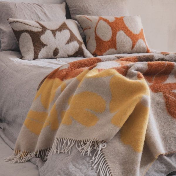 2000049119013-plaid-madonne---138x220---camel