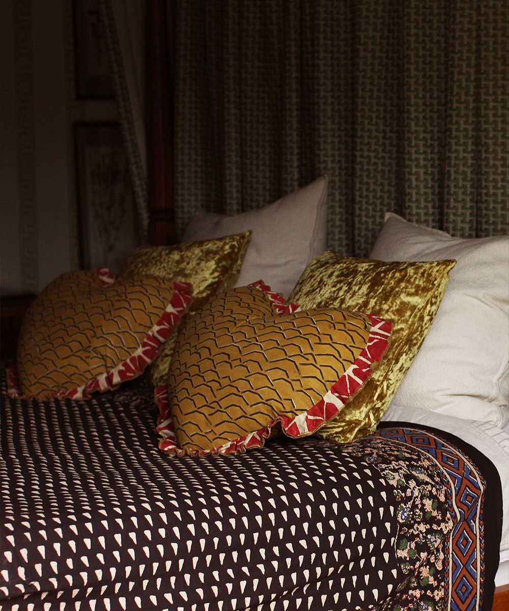 2000049123386-coussin-coeur-erin-large