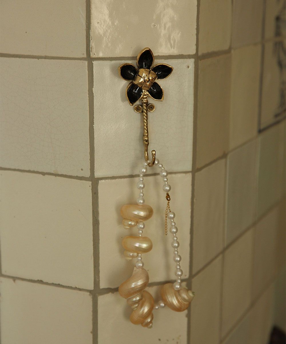 2000049123423-liv-flower-hook